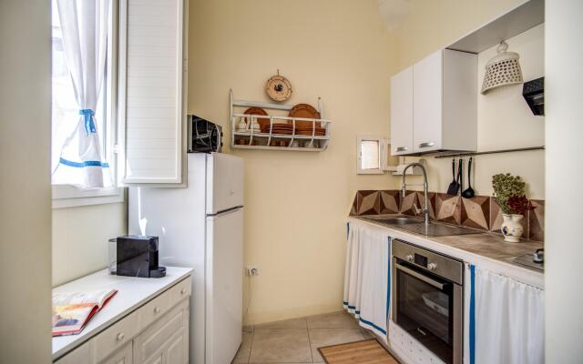 Bilocale con Affreschi e Vista Mare in Centro