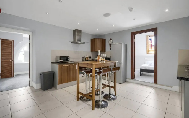 Luxury Penthouse Suite - Swansea Central - Beach