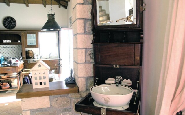 Nice Home in Skaloma Nafpaktos With Wifi and 4 Bedrooms