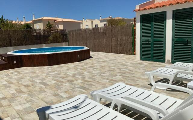 Guest House Alfarrobeiras