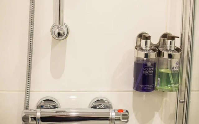 Most central luxury apartment - sleeps 4 & FREE parking!