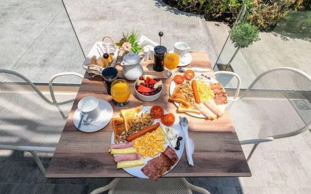 White Canvas Boutique Studios