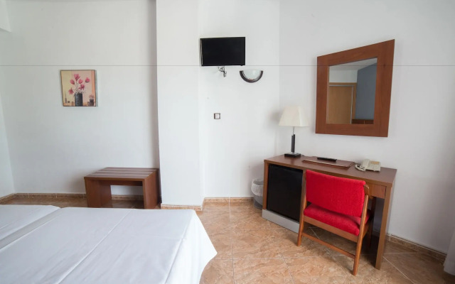 Hotel La Familia Gallo Rojo