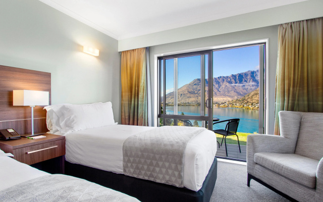 Holiday Inn Queenstown Frankton Road by IHG