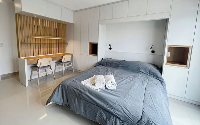 Studio Luxury Balcony Pool