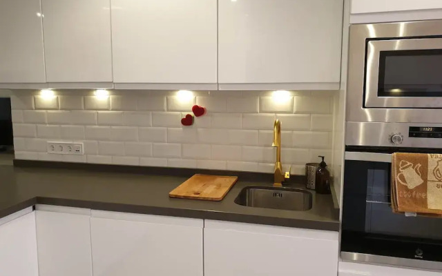 Luxurious Three Bedroom Duplex Apt Close to Beach