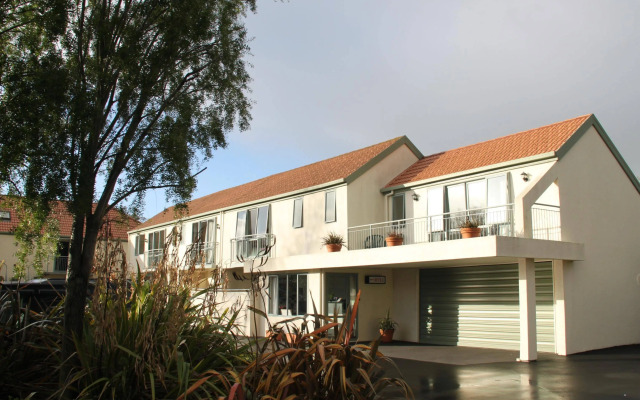 Alcala Motor Lodge