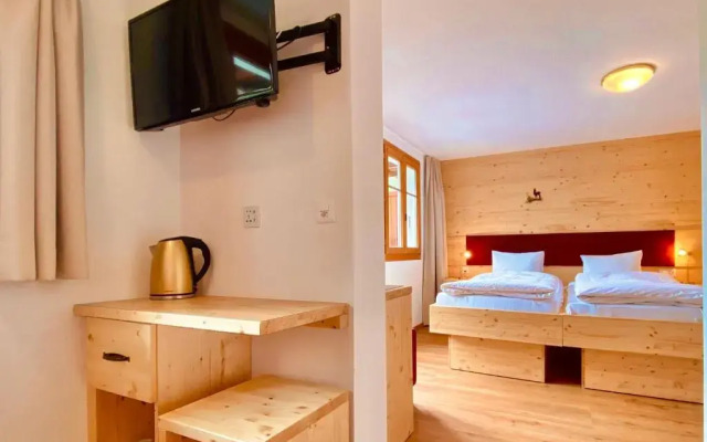 Julen Wendelin, Hotel Touring