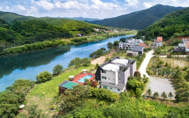 Hongcheon Lama Richa Pension