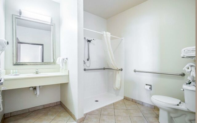 Quality Inn Parsons North