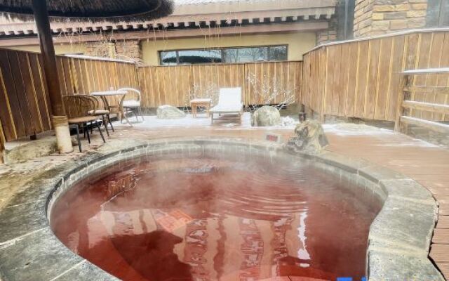 Manpu Tianmu Yangyan Hot Spring Hotel (Zhenbeibao Western Studios See Helan Performing Arts Town)