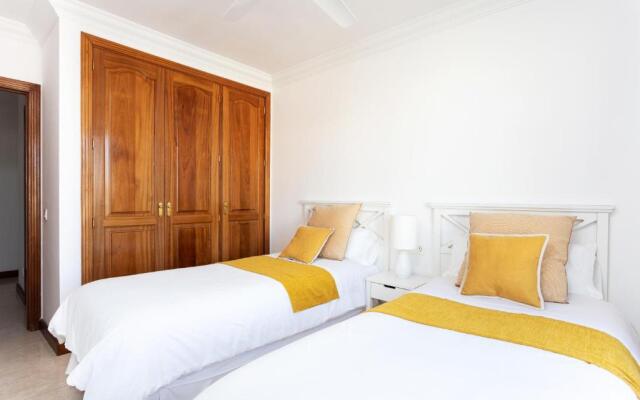 Rooms & Suites Balcony 3D