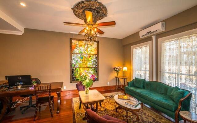 Carriage Way Inn