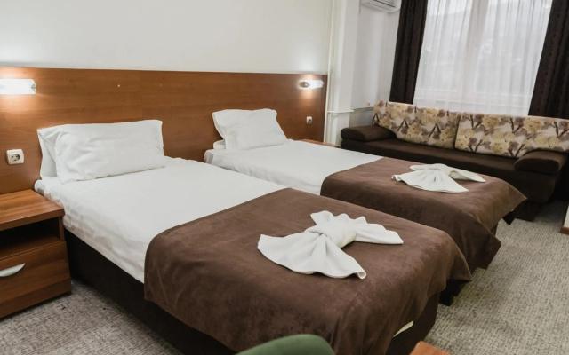 Hotel Damis