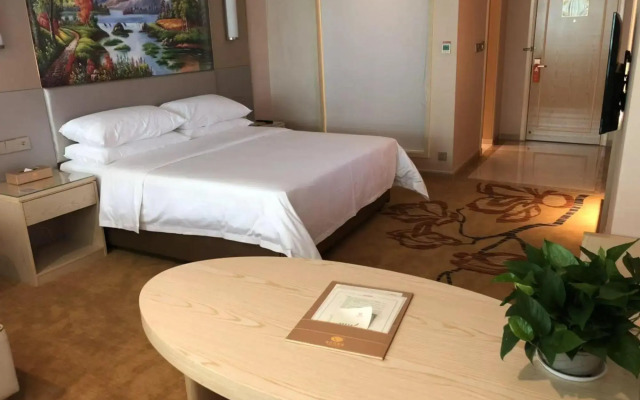 Vienna Hotel(Huizhou High Speed Railway North Station)
