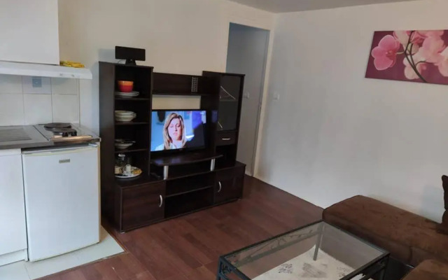 Super Appart ds pavillon, équipé, calme (Ref: KA0)