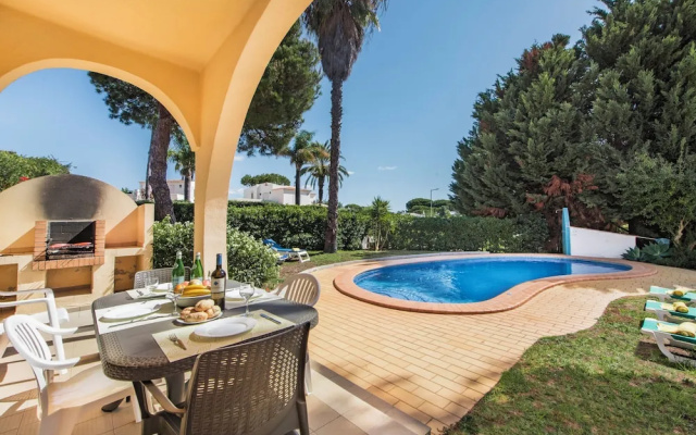 Exclusive Retreat in Vilamoura, Private Pool, Off-street Parking, Free AC & Wifi