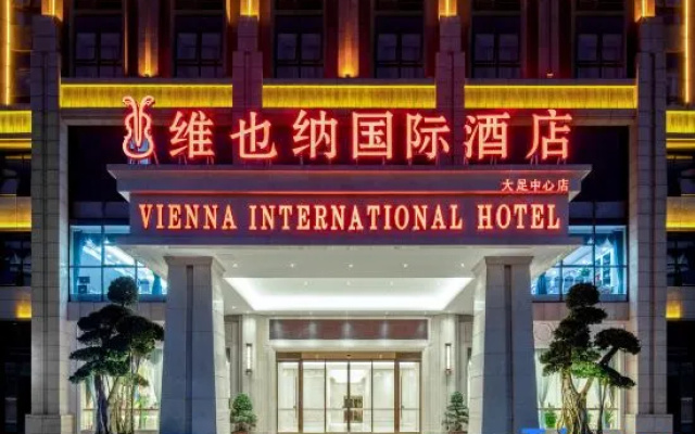 Vienna International Hotel (Chongqing Dazu Center)
