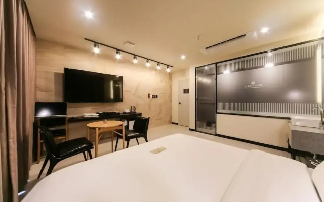 Le Idea Hotel