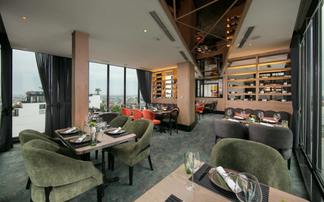 Rising Dragon Legend Hotel