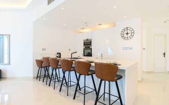 HiGuests - The Marina Torch