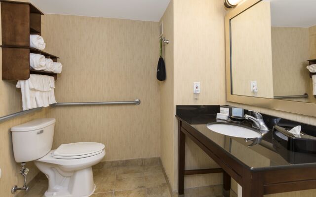 Hampton Inn & Suites Raleigh/Cary I-40 (PNC Arena)