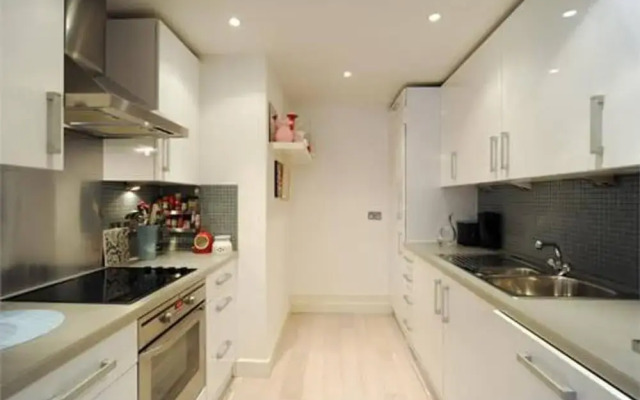 1 Bedroom Apartment With Balcony in Haggerston