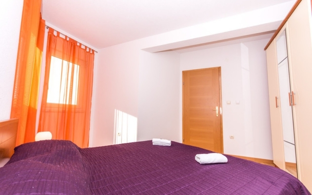 Apartment Slavica - 70 m from the beach : Lero2 Okrug Gornji, Island Ciovo