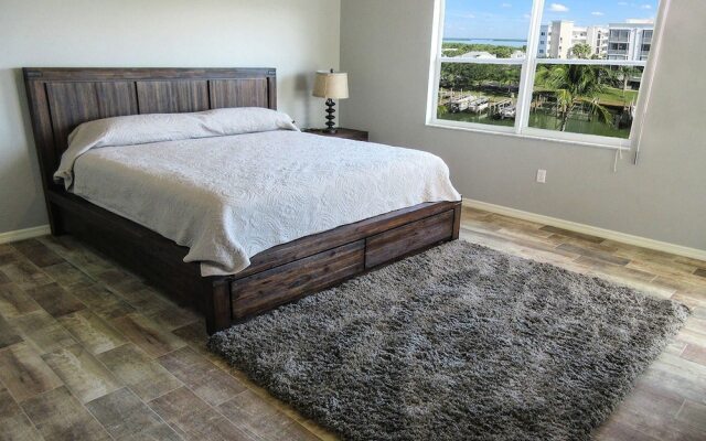 Hibiscus Pointe 564 by RedAwning
