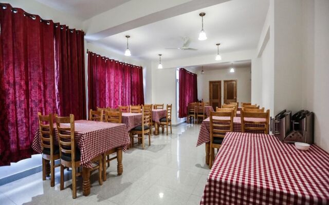 OYO 15074 Neha Regency