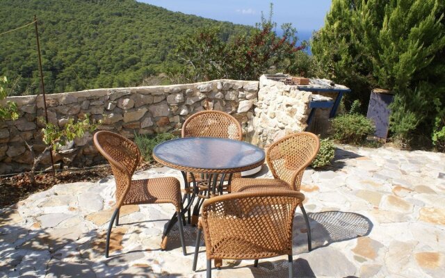 Charming Holiday Home in Kritinia With Garden