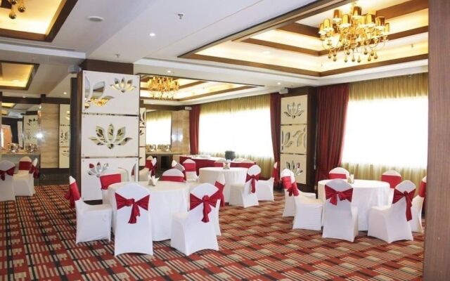 The Golden Palms Hotel & Spa Delhi