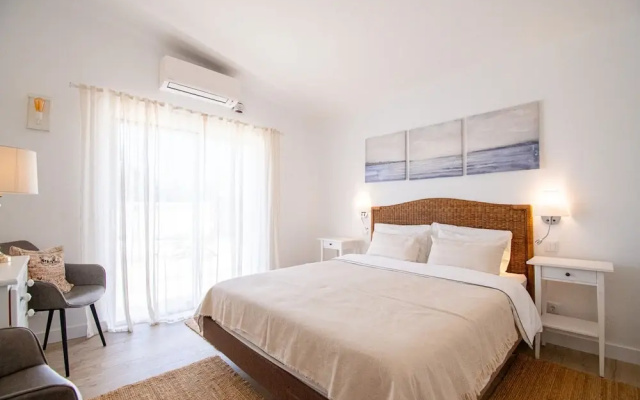 67 adm 3 Bedroom Villa Walking Distance to Carvo
