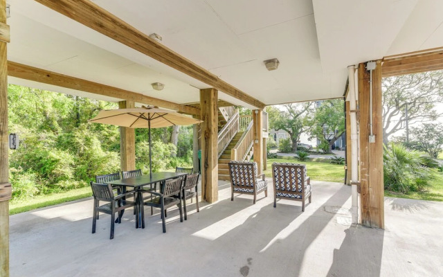 Seabrook Getaway w/ Balconies & Bay Views!