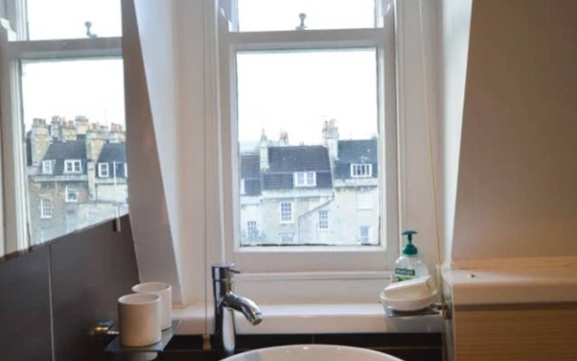 Central Cosy Flat In Great Location