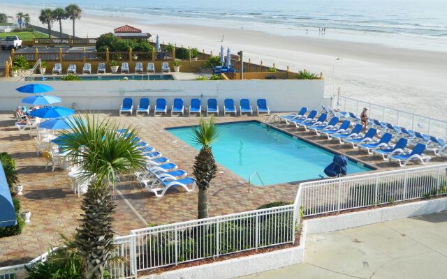 Tropical Winds Oceanfront Hotel