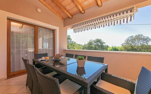 Charming 6-bed Villa in Vižinada