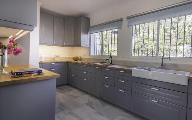 Beautiful Villa Near Beach - Marbella