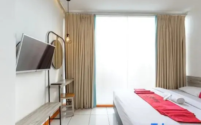 RedDoorz Near Mangga Dua Mall