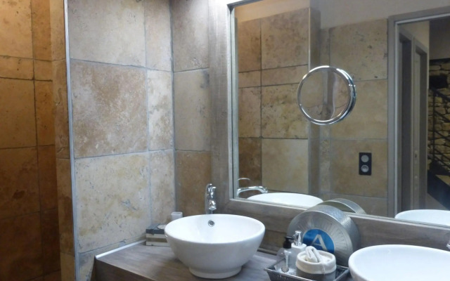 Stone House Near Chateauneuf-du-pape Vineyards