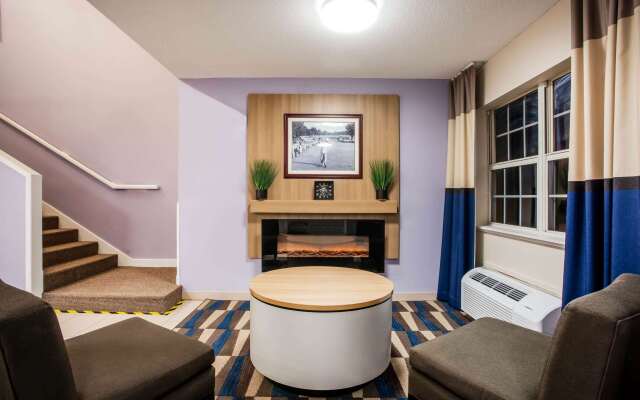 Microtel Inn & Suites by Wyndham Southern Pines / Pinehurst