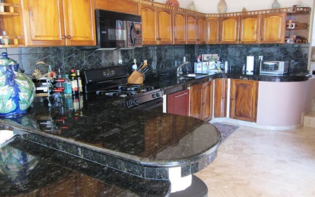 Vista De Bahia 4 Bedrooms 3.5 Bathrooms Villa