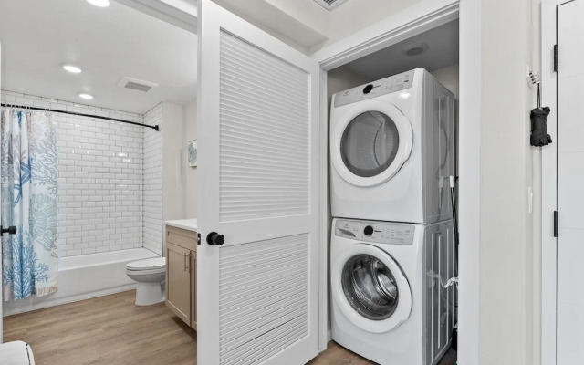 Dreamy Lagoon 2 Bedroom Condo