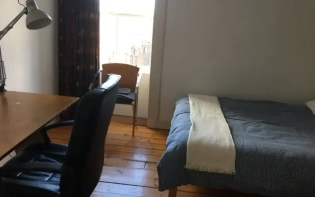 Spacious 4 Bedrooms Apartment in City Centre