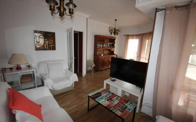 4 BEDROOMS -SENECA Center Apartment