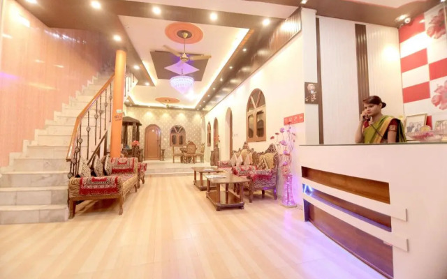 OYO 18641 Hotel Rashmi