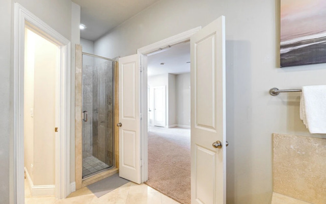 Dtwn Houston Home Near Stadiums: WFH Friendly!