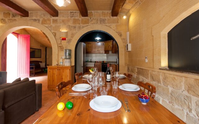 Gozitan Farmhouse Pool &amp; Jacuzzi - PP 2