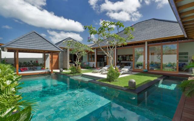 Luxury 4 Bedroom Villa With Private Pool, Bali Villa 2043