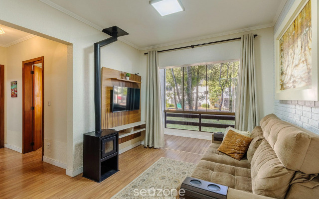 Apto espaçoso c/ lareira interna em Gramado AVP105